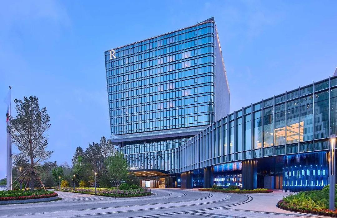 Hotel Renaissance Haidian 4*